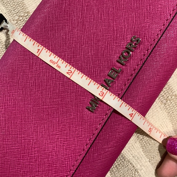 🥳 HP! 💞 MICHAEL KORS CHAIN WRISTLET PURSE - Picture 13 of 15